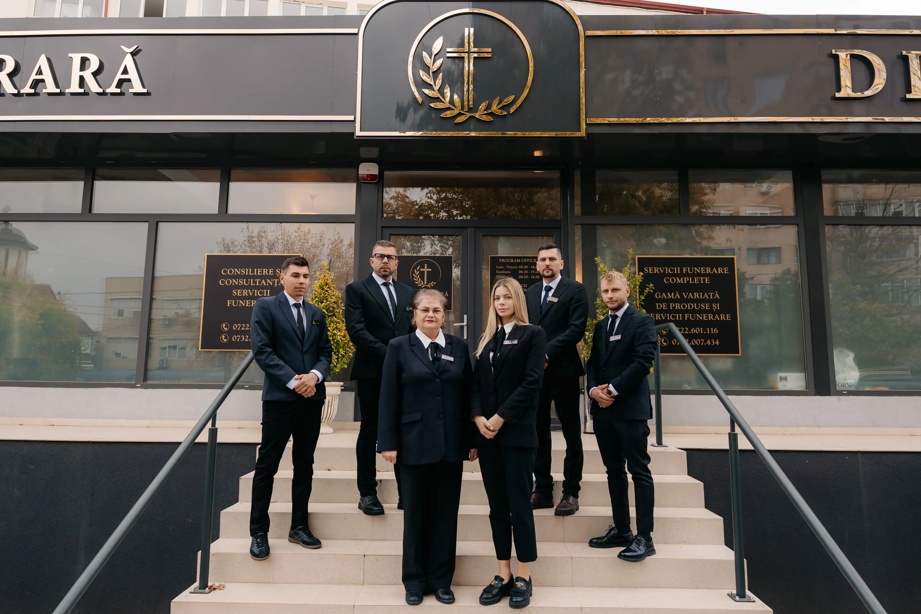Echipa Casa Funerară Divin pe treptele sediului din Craiova