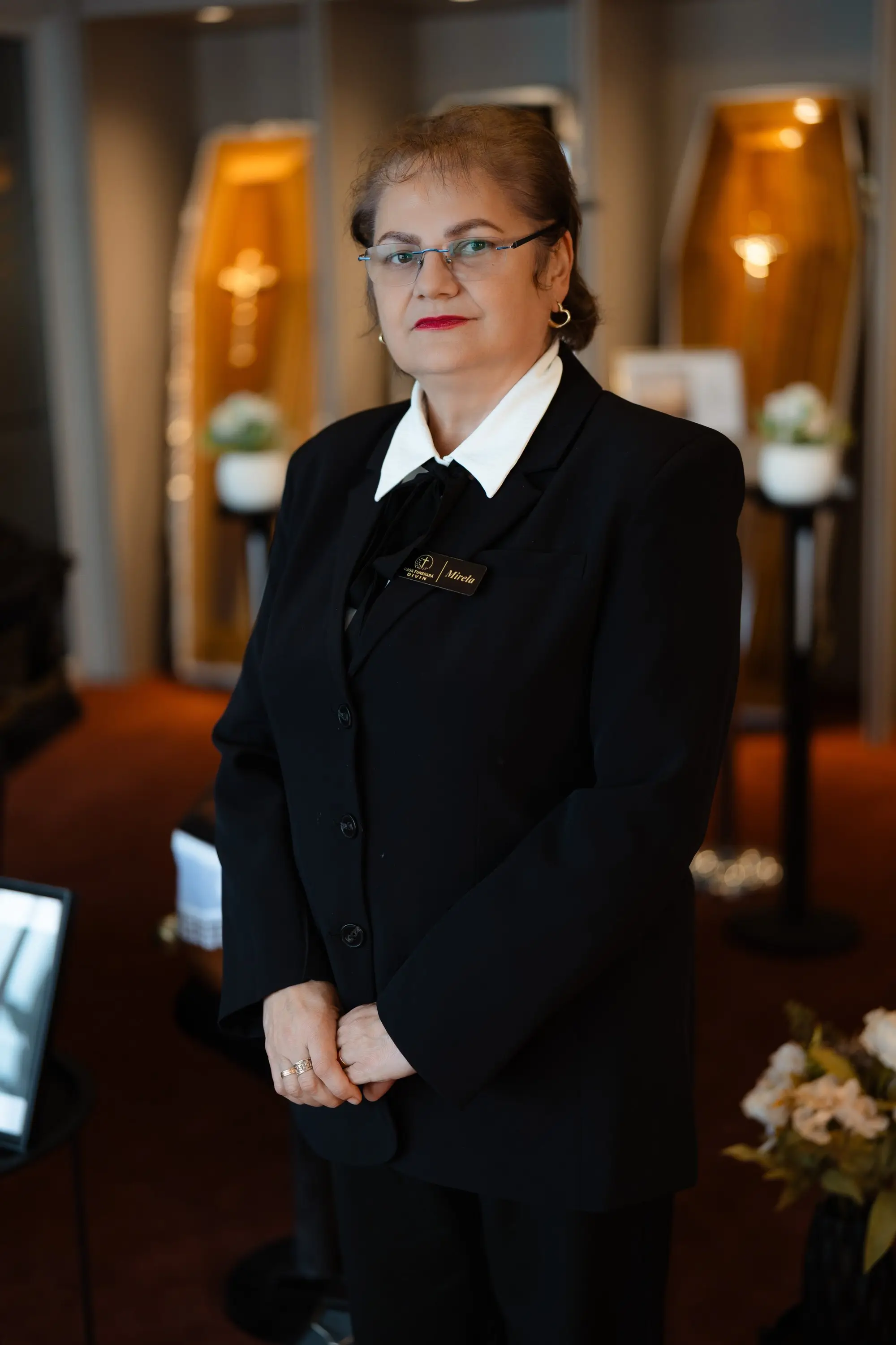 Mirela, Casa Funerară Divin
